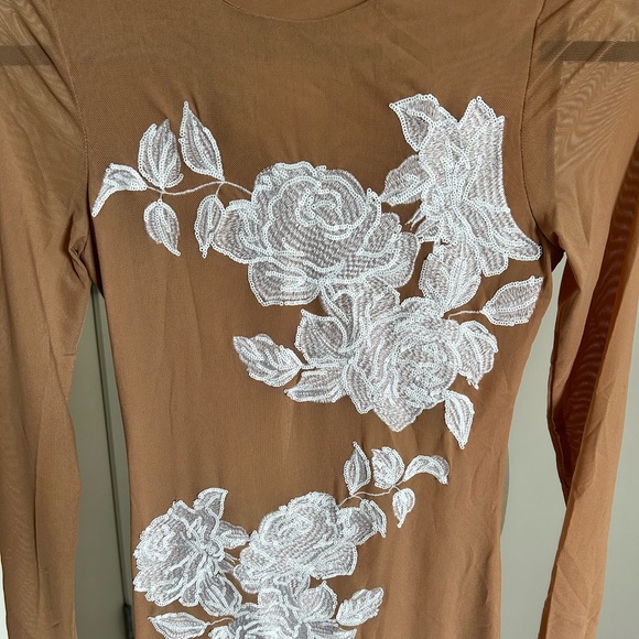 Elegant Nude sequined flower embroidered dress - Picture 9 of 9